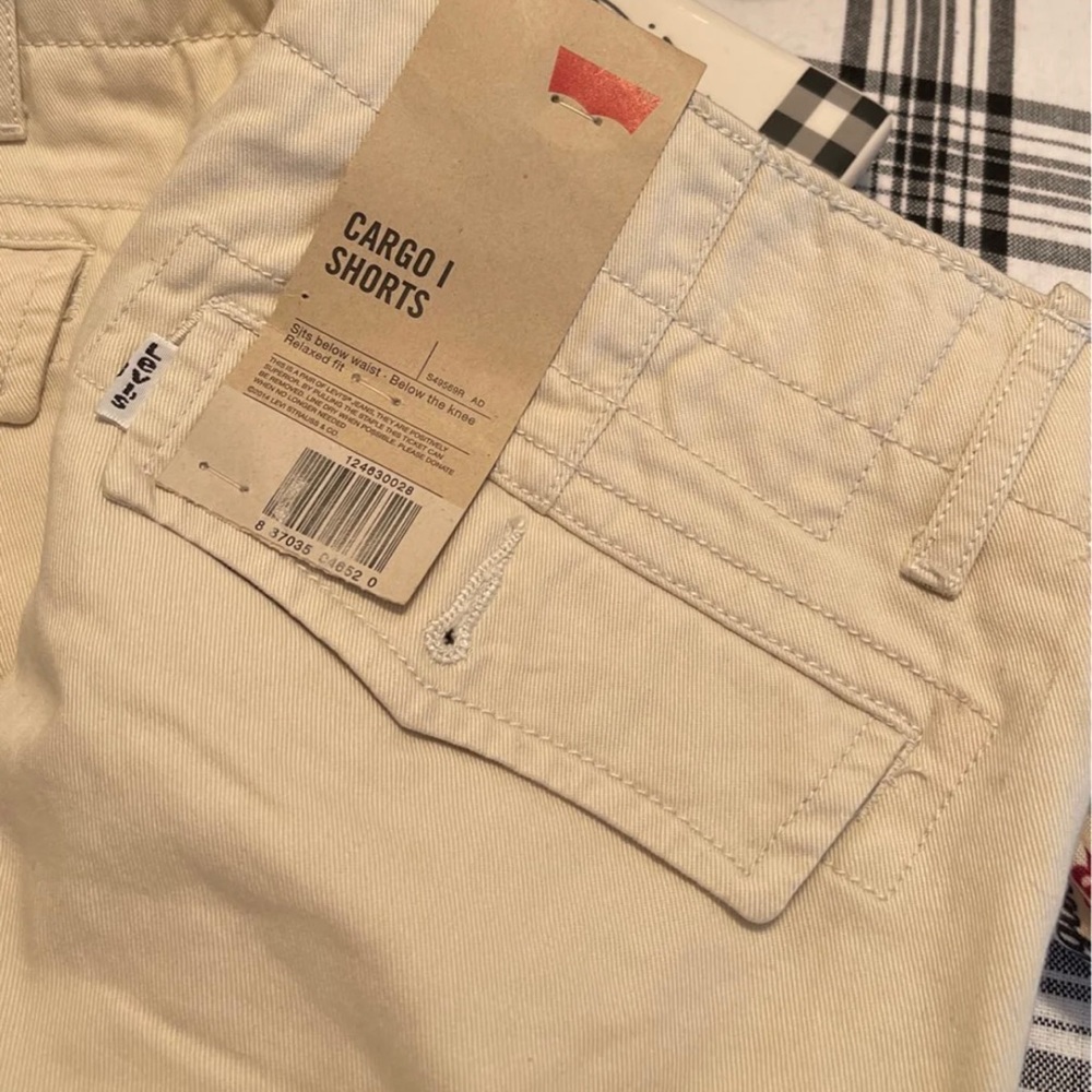 Men Levi cargo shorts